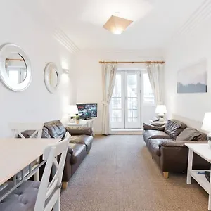 immaculate-1-bed-apartment-in-1.dublin-hotelsweb.com/